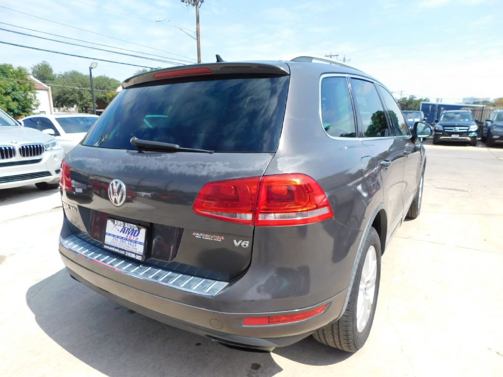 Used 2013 Volkswagen Touareg Sport image 7