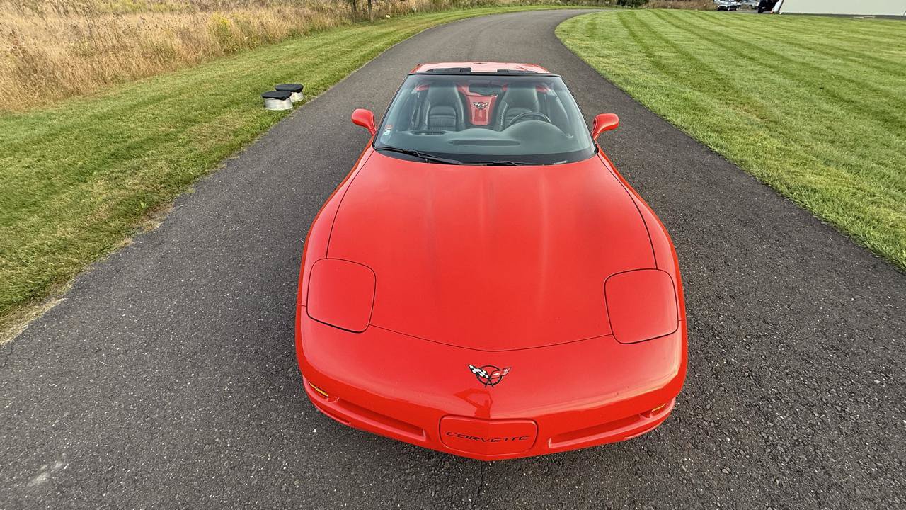 Used 2001 Chevrolet Corvette Convertible w/ Preferred Equipment Group1 RWD image 10