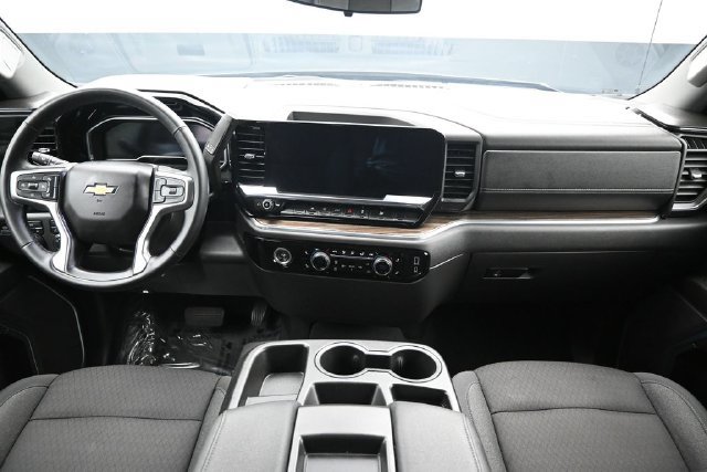 Used 2024 Chevrolet Silverado 1500 LT AWD/4WD image 19