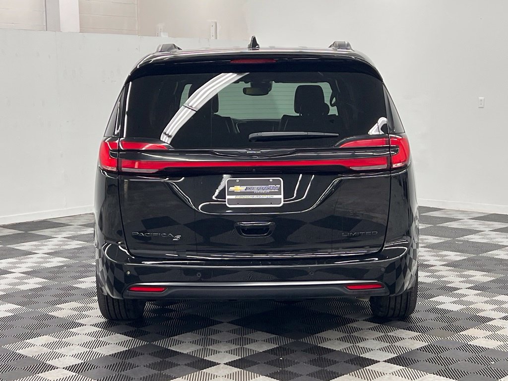 Used 2025 Chrysler Pacifica Limited FWD image 7