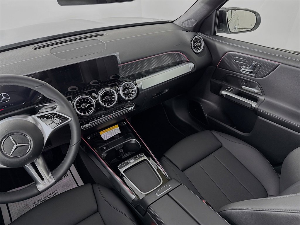 Used 2025 Mercedes-Benz GLB 250 4MATIC image 25