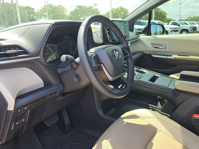 Used 2021 Toyota Sienna Limited FWD image 15