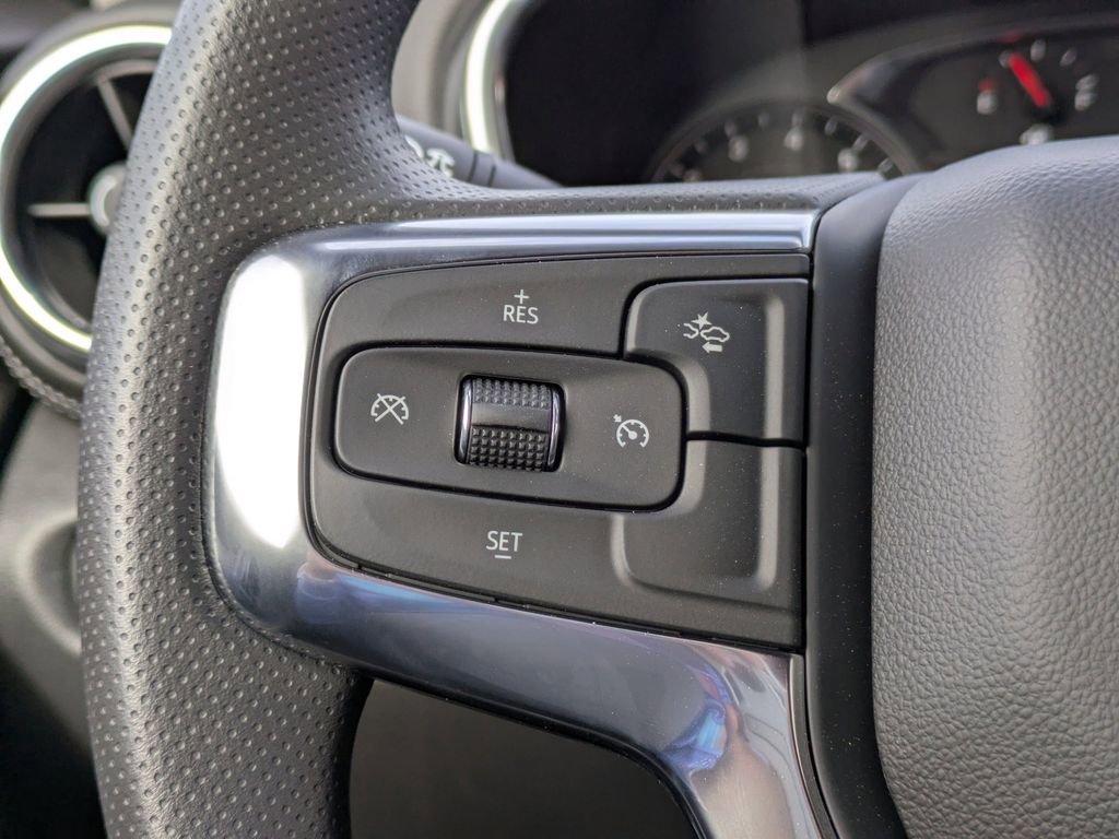 New 2025 Chevrolet Blazer LT w/ Midnight/Sport Edition FWD image 26