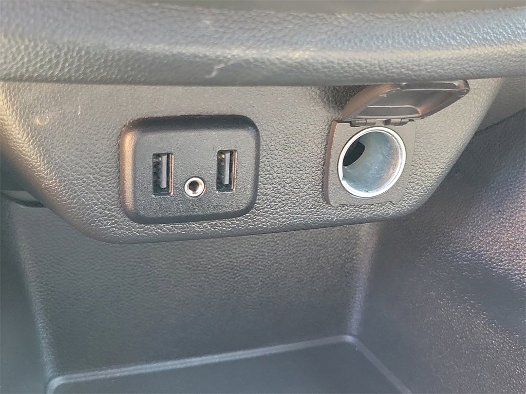 Used 2022 Chevrolet Traverse LS image 12