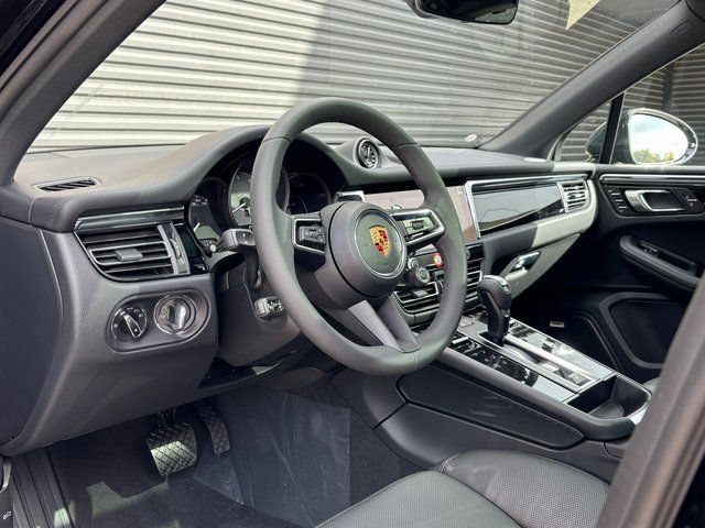 Certified 2026 Porsche Macan S AWD/4WD image 4