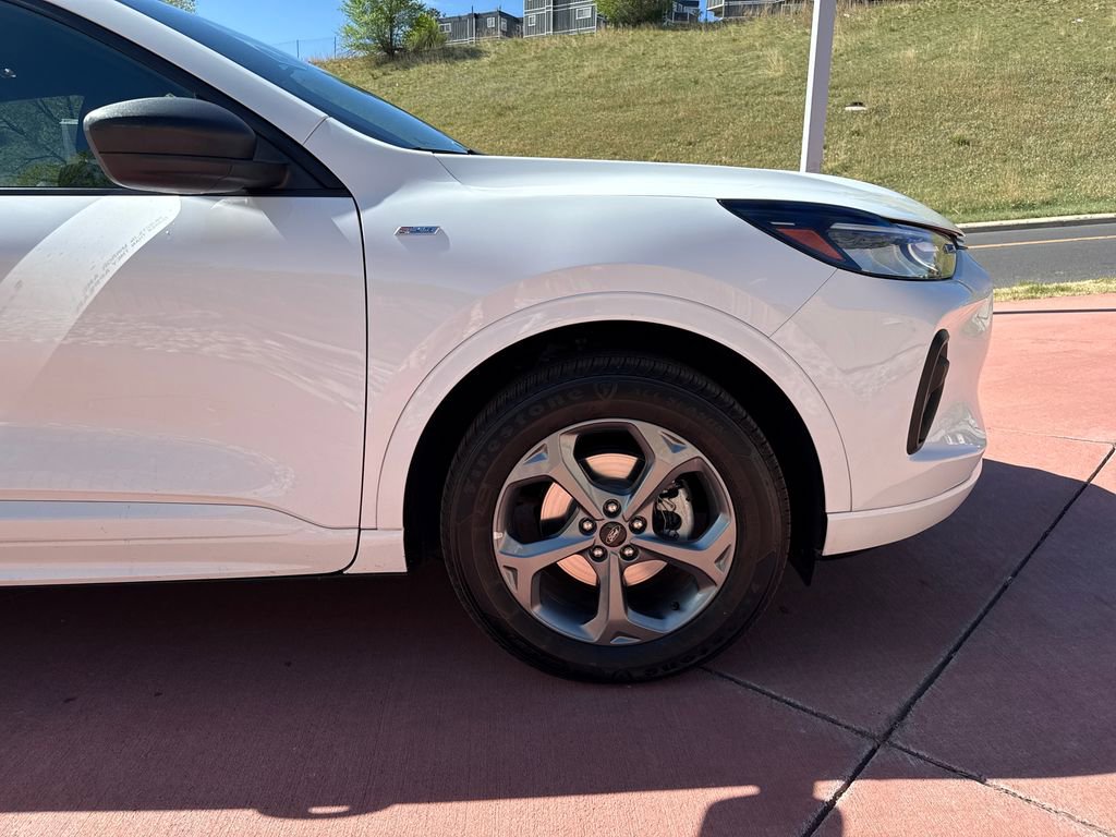 Certified 2023 Ford Escape ST-Line AWD/4WD image 32