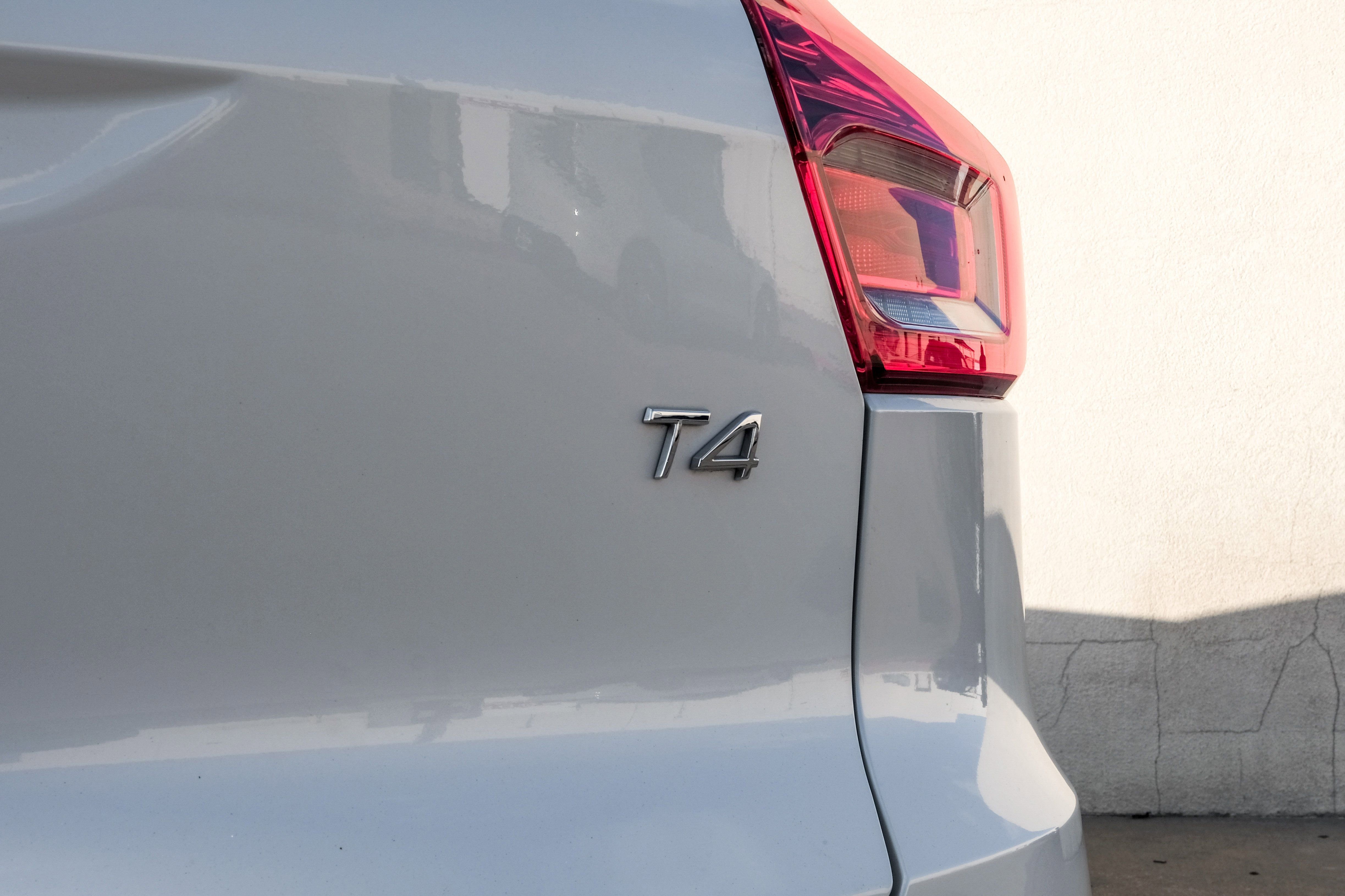 Used 2021 Volvo XC40 T4 R-Design image 56