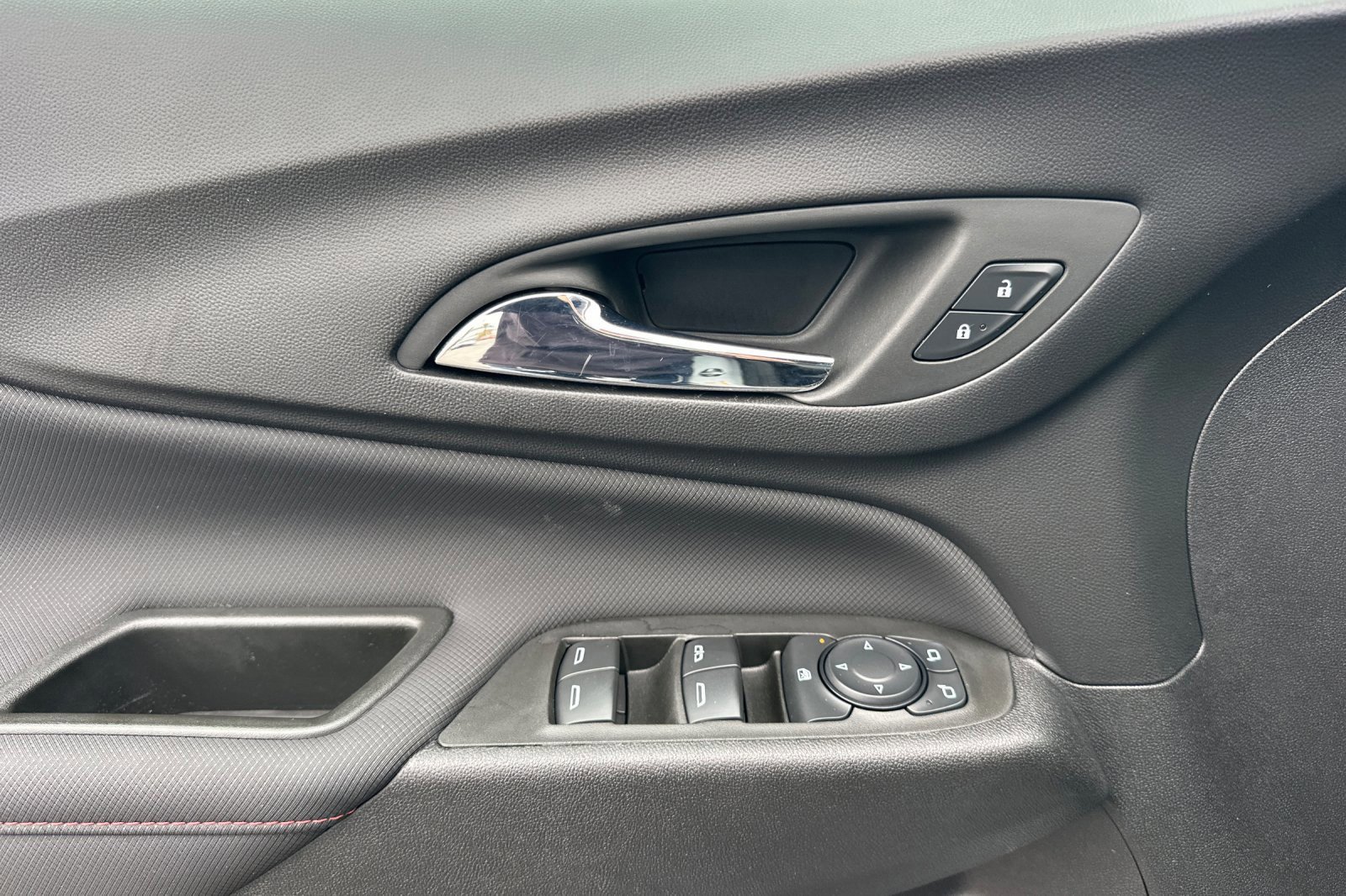 Used 2024 Chevrolet Equinox RS w/ RS Leather Package image 11