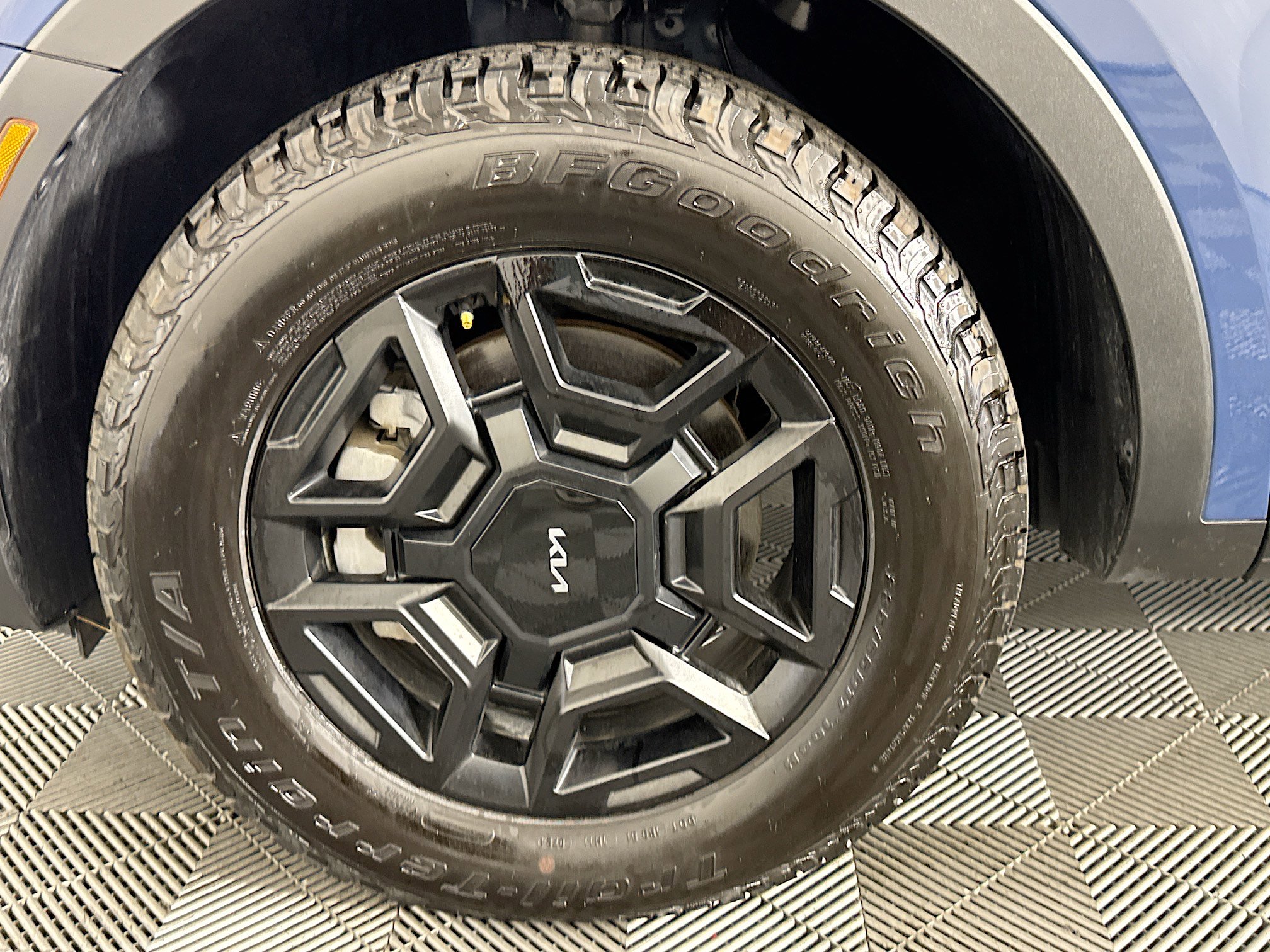 Used 2024 Kia Sorento SX Prestige w/ Olive Brown Leather Package image 37