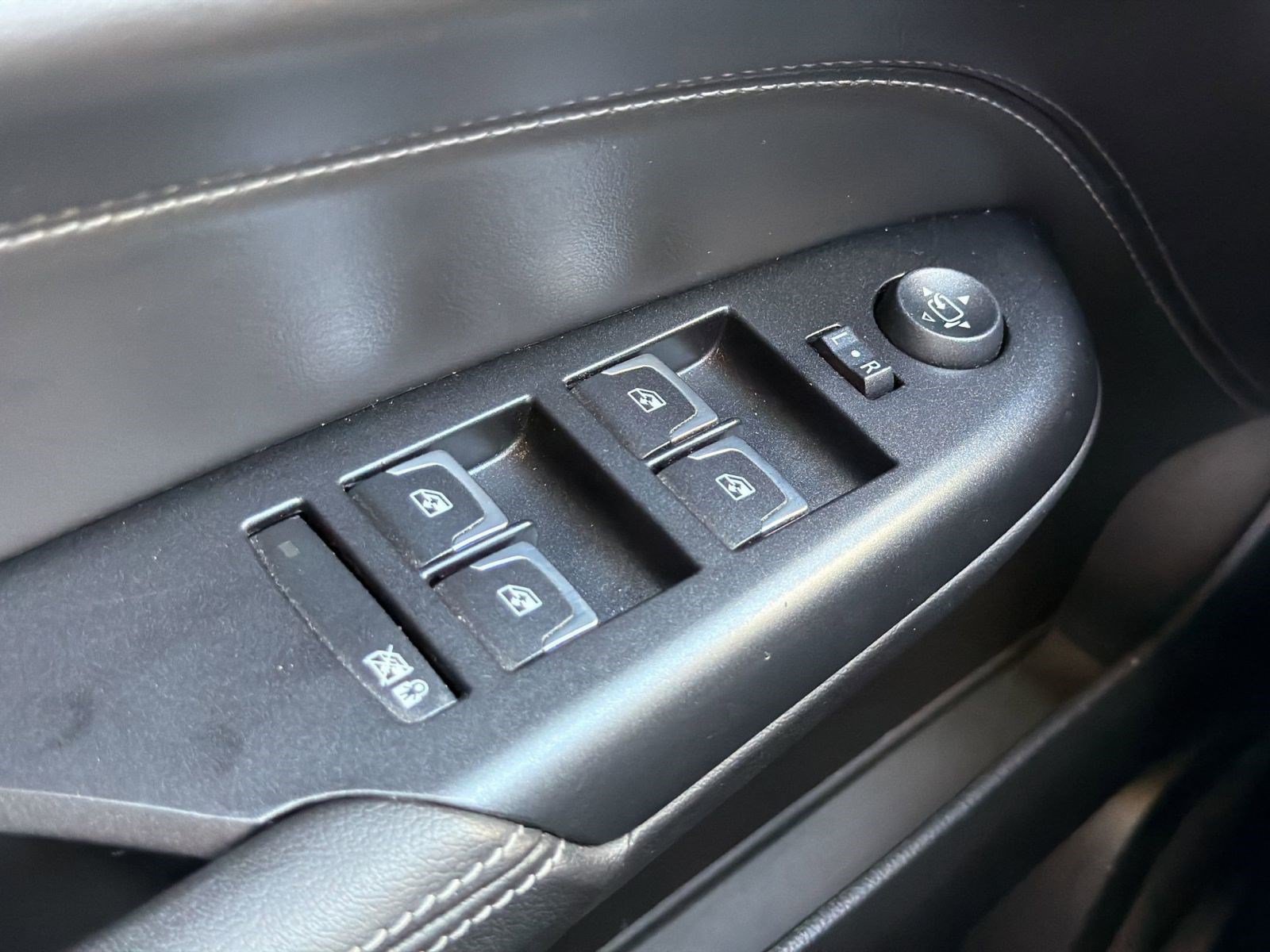 Used 2016 Cadillac SRX Luxury FWD image 12