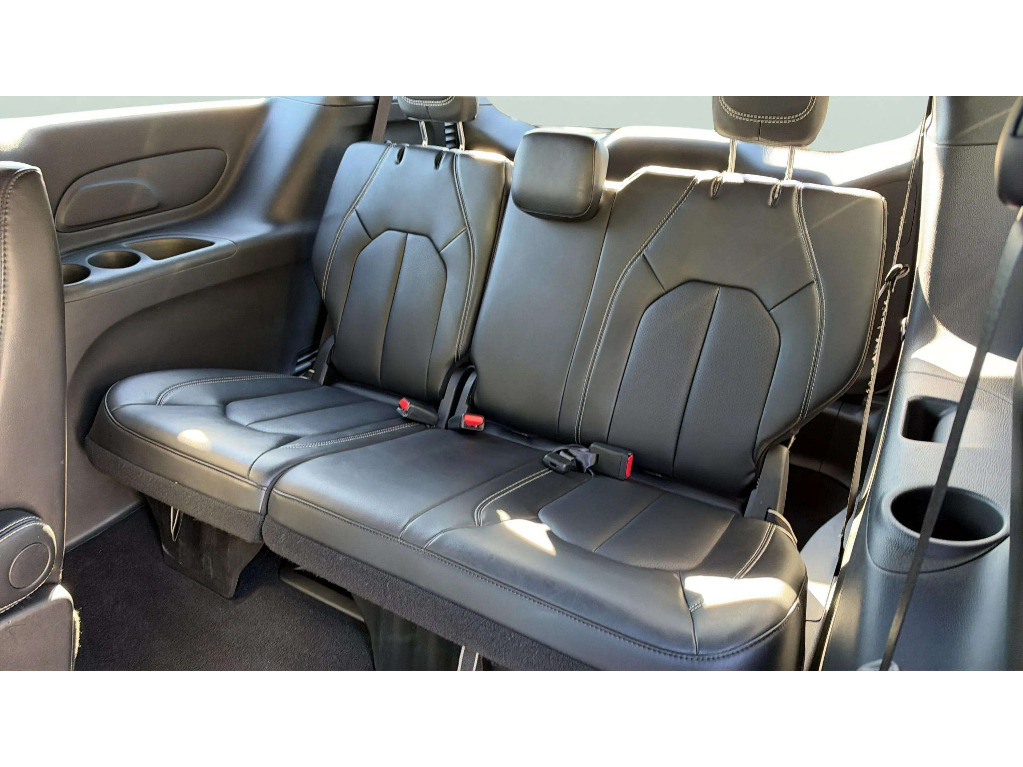 Used 2026 Chrysler Pacifica Select FWD image 14