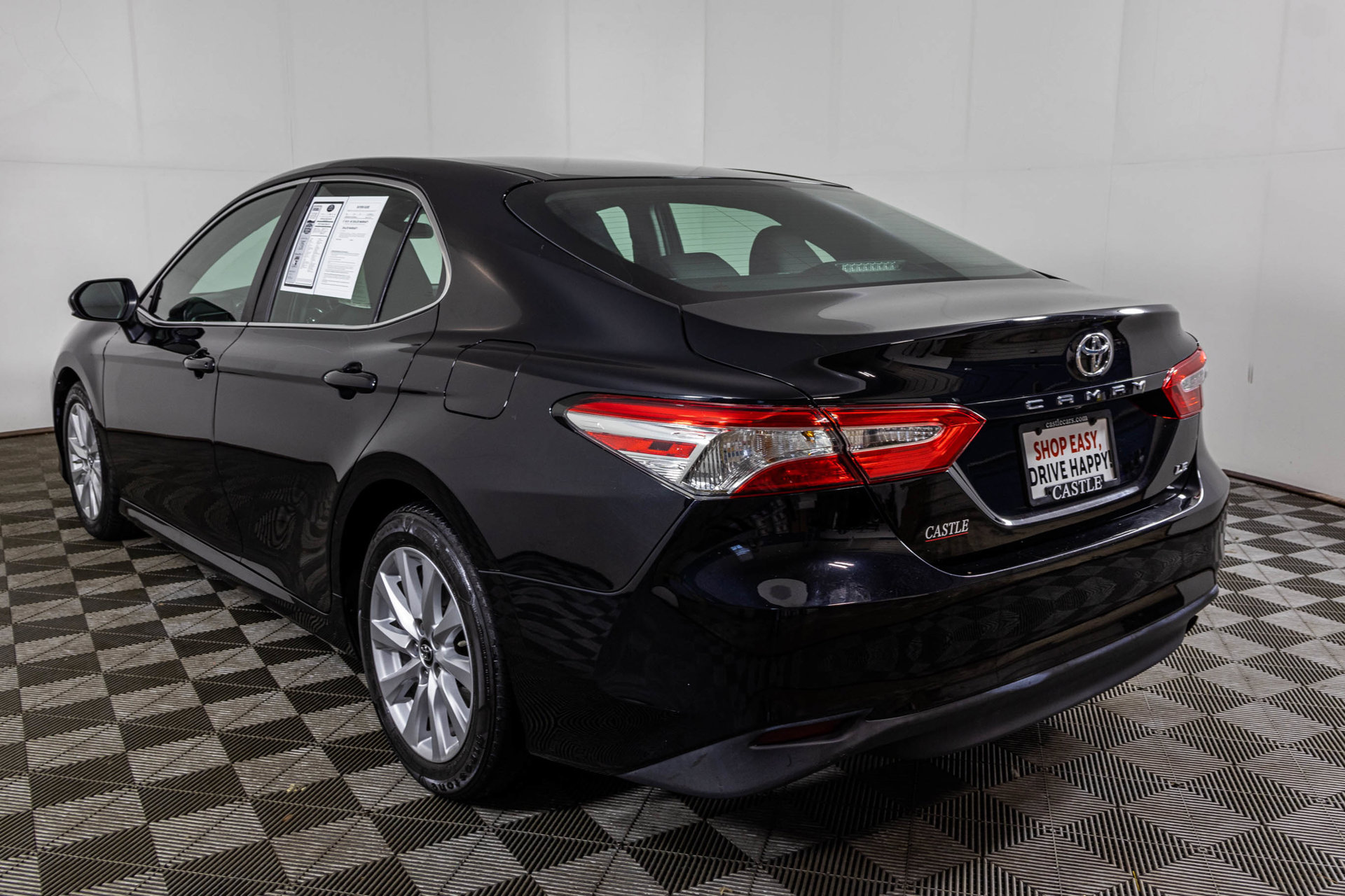 Used 2018 Toyota Camry LE FWD image 16