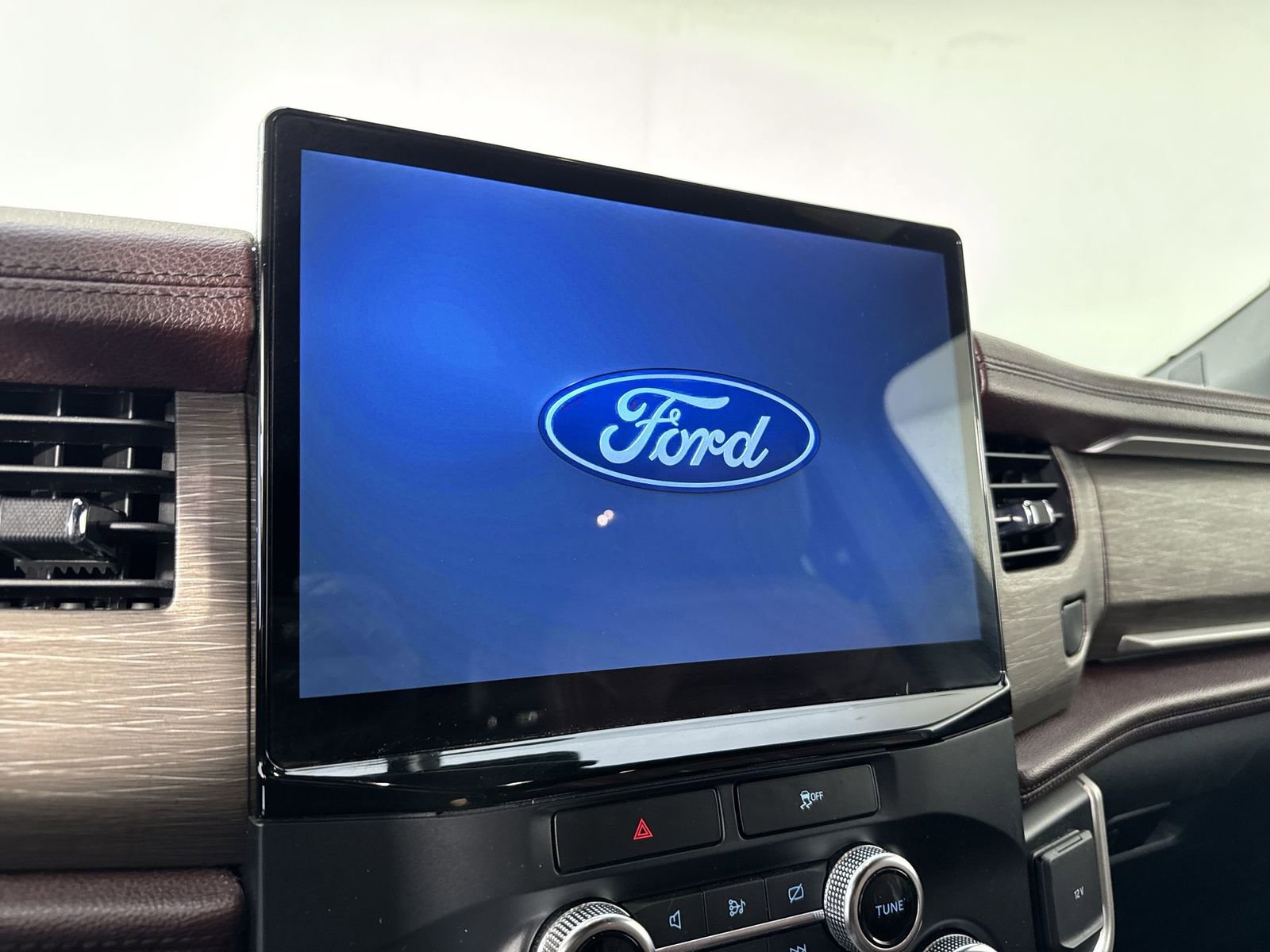 Used 2022 Ford Expedition Max Limited image 6