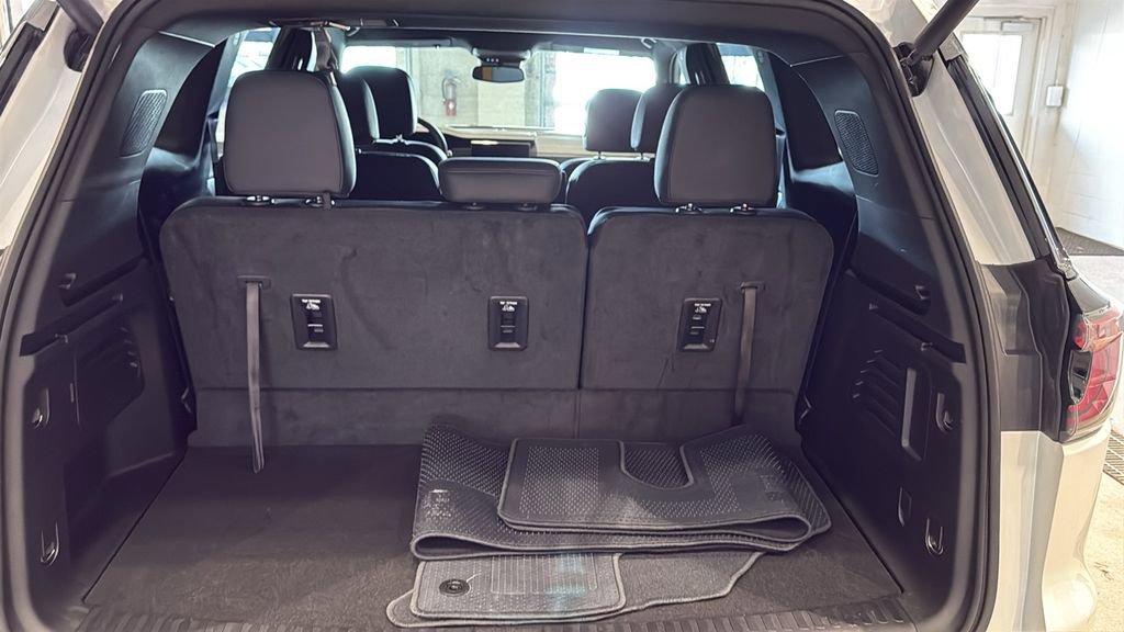 Used 2025 GMC Acadia Elevation w/ Elevation Premium Package image 18