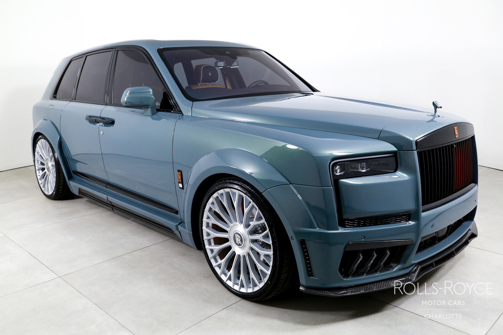 Used 2025 Rolls-Royce Cullinan image 6