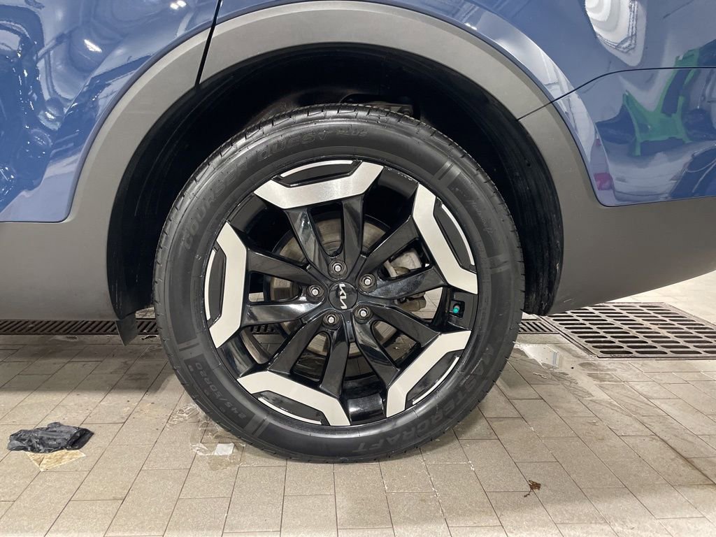 Used 2024 Kia Telluride EX w/ EX Captain's Chair Package image 32