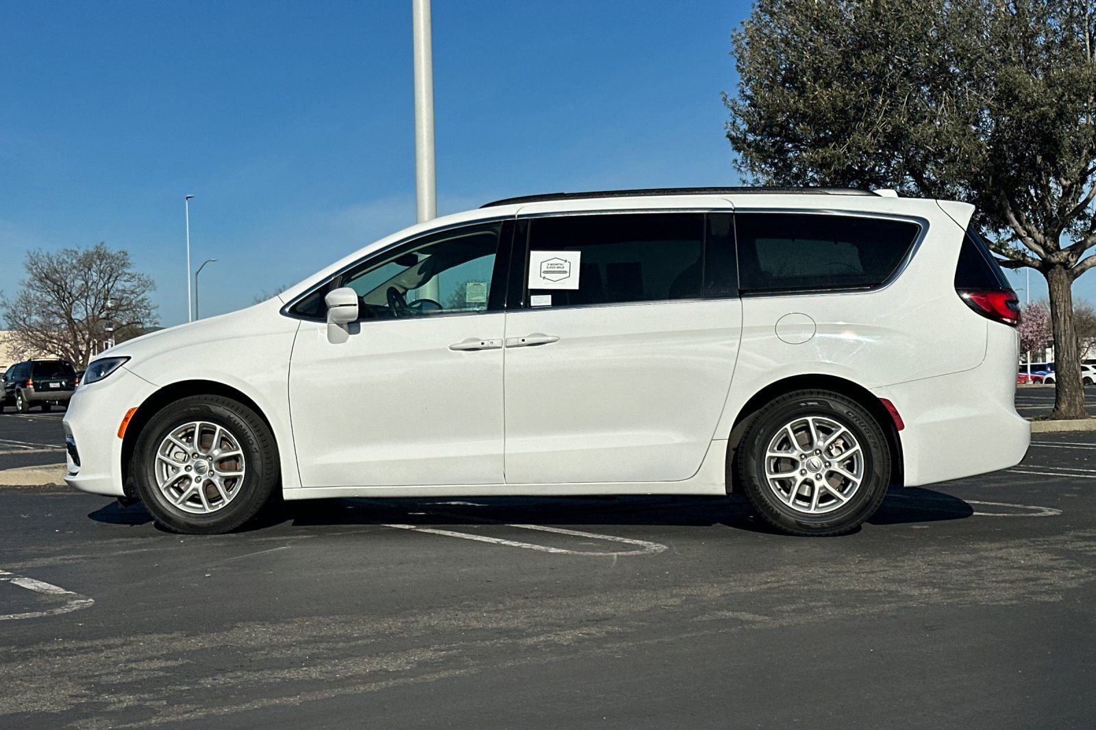 Used 2022 Chrysler Pacifica Touring-L FWD image 7