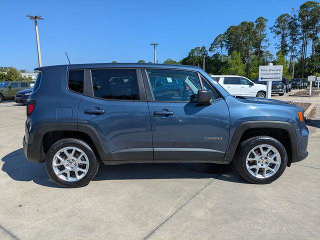 Certified 2023 Jeep Renegade Latitude AWD/4WD image 3