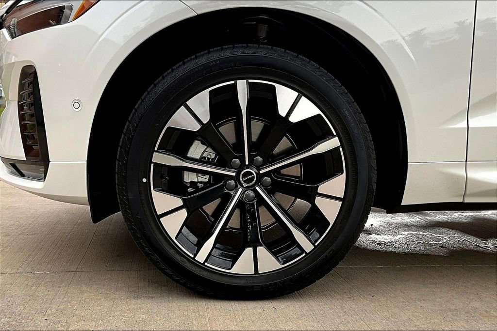 New 2026 Volvo XC60 B5 Plus w/ Protection Package Premier AWD/4WD image 30