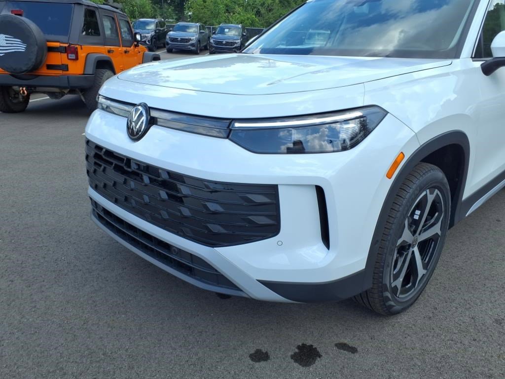 New 2025 Volkswagen Tiguan SE image 20