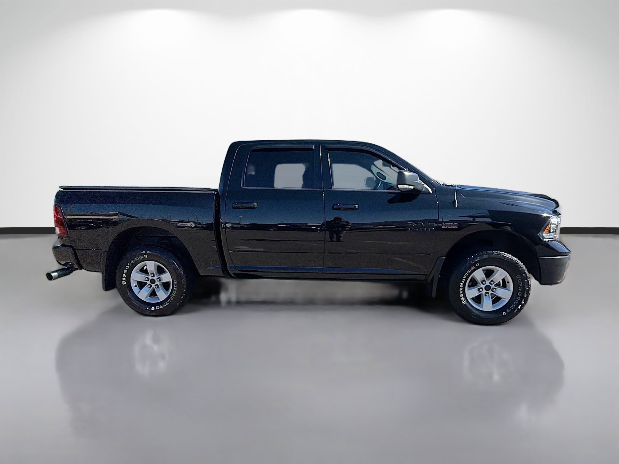 Used 2019 RAM 1500 Classic SLT w/ Luxury Group image 6