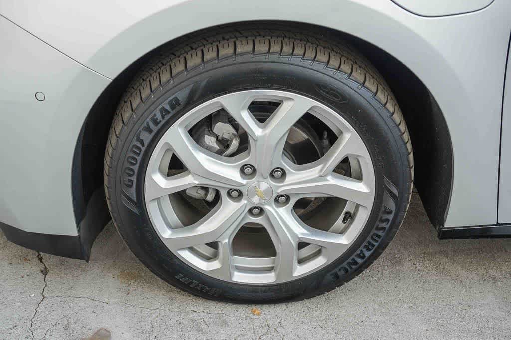 Used 2017 Chevrolet Volt Premier w/ Driver Confidence II Package FWD image 10