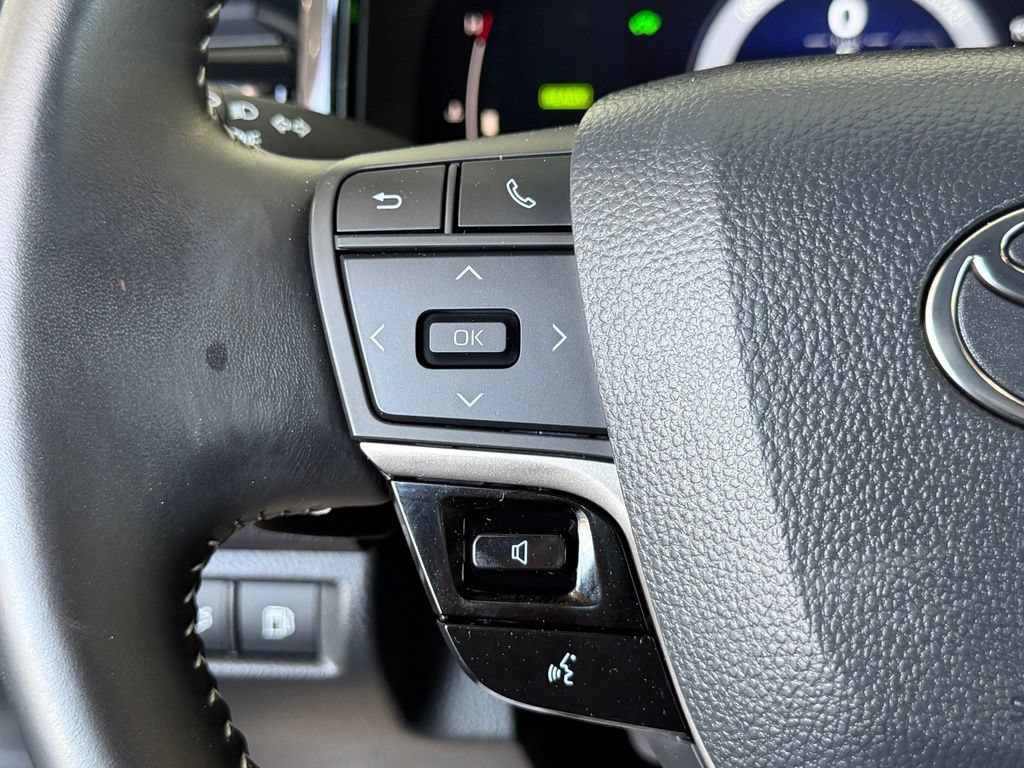 Used 2026 Toyota Camry SE FWD image 25