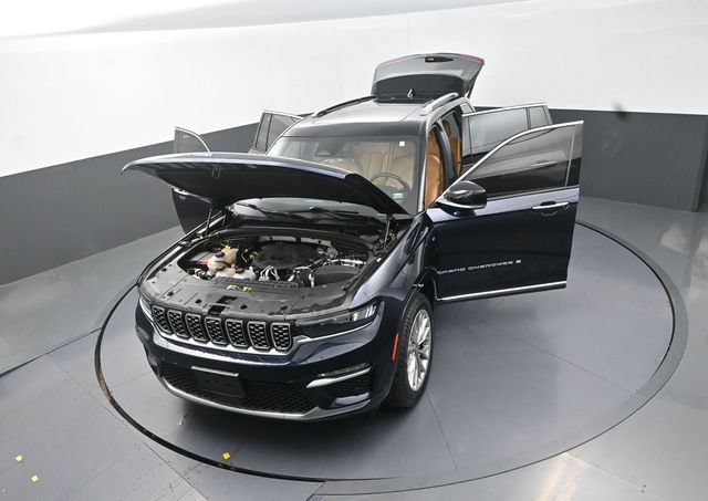Used 2022 Jeep Grand Cherokee Summit w/ Luxury Tech Group V AWD/4WD image 14