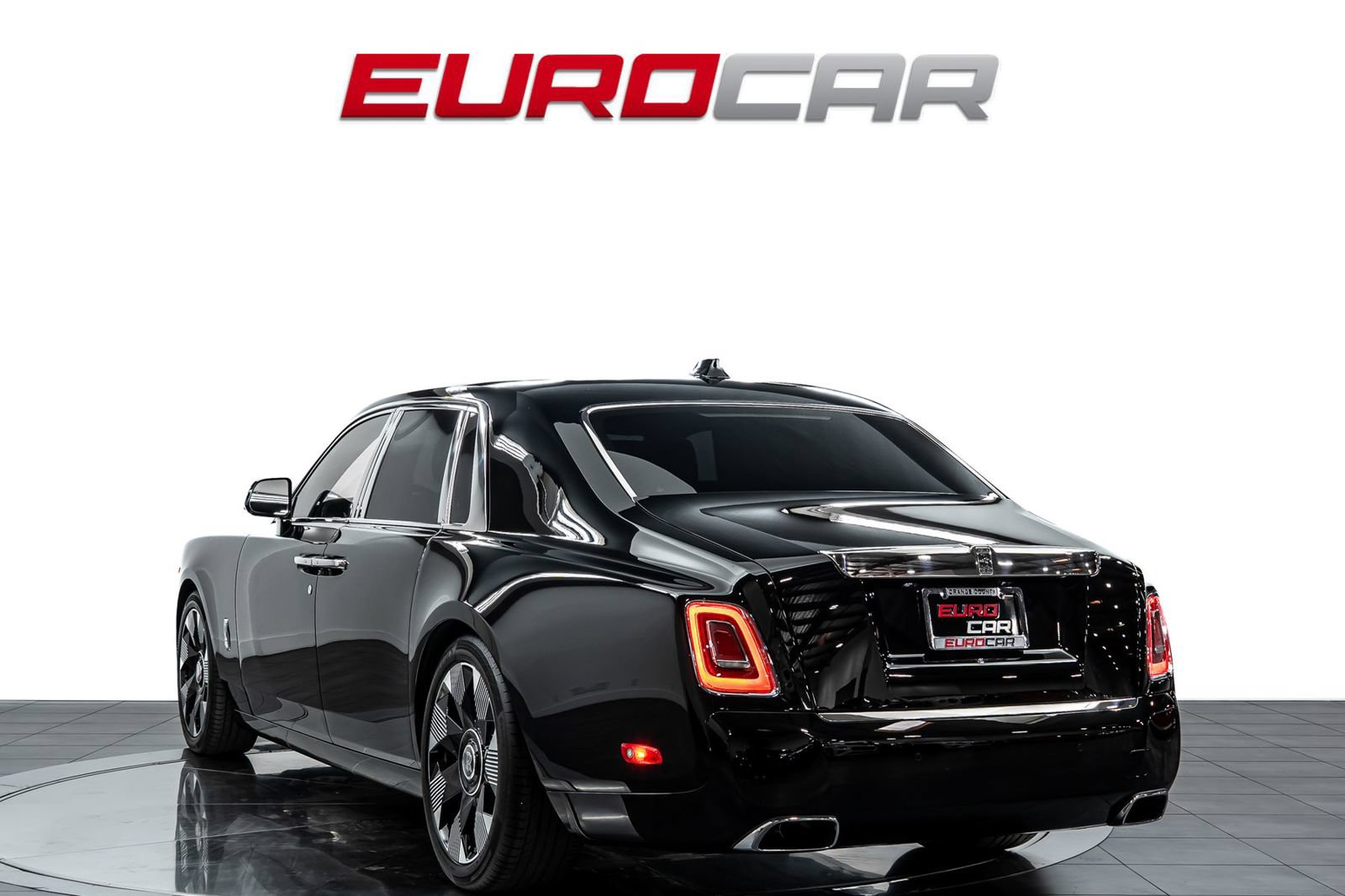 Used 2024 Rolls-Royce Phantom Sedan w/ The Phantom Package RWD image 4