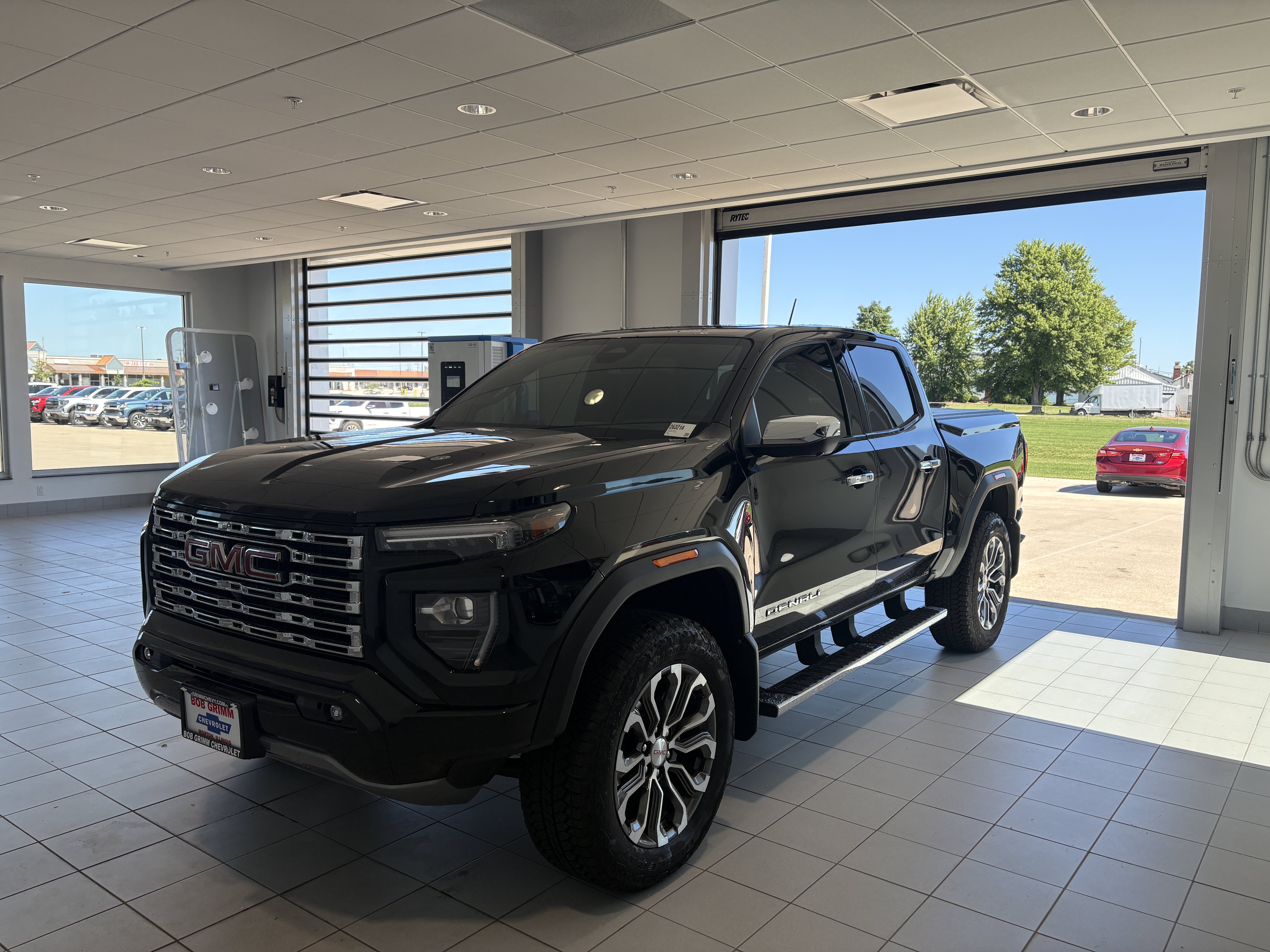 Used 2026 GMC Canyon Denali AWD/4WD image 5