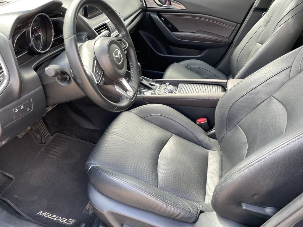 Used 2018 MAZDA MAZDA3 Grand Touring w/ Premium Equipment Package FWD image 9