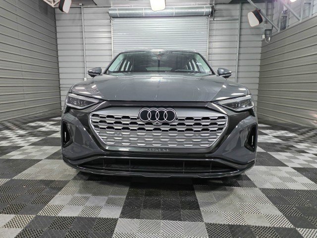 Used 2024 Audi Q8 e-tron Prestige image 3