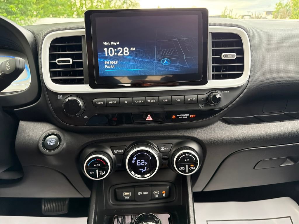 Used 2025 Hyundai Venue Limited FWD image 20