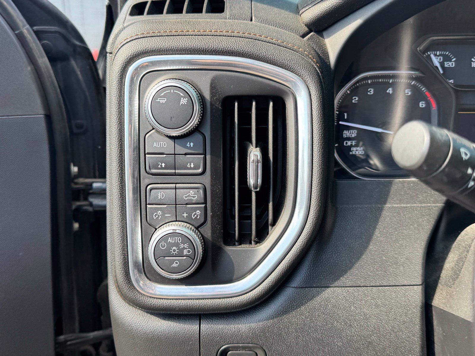 Used 2019 GMC Sierra 1500 AT4 w/ AT4 Premium Package AWD/4WD image 17