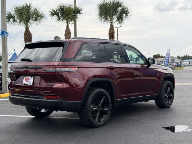 Used 2024 Jeep Grand Cherokee Limited w/ Black Appearance Package AWD/4WD image 26