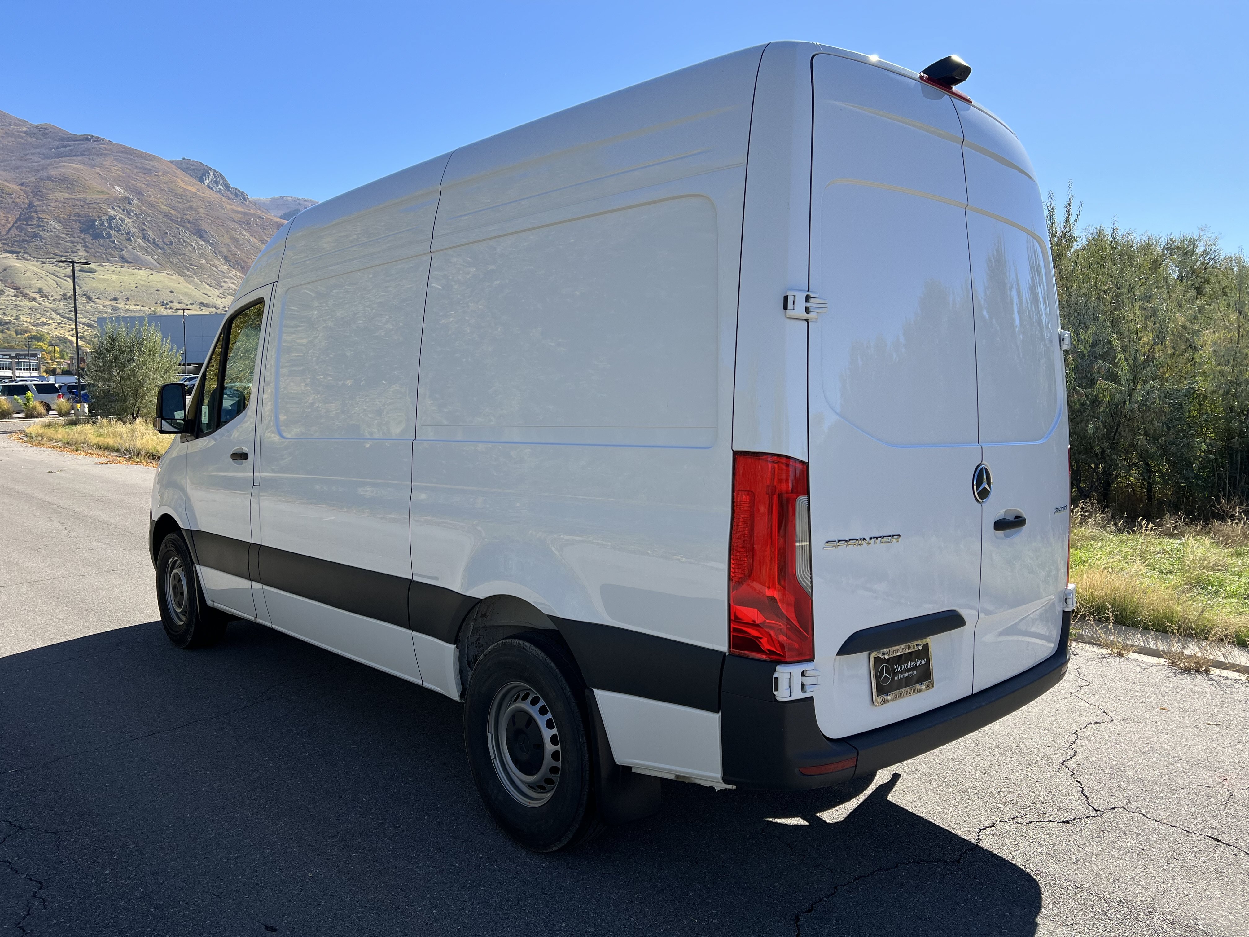 Used 2025 Mercedes-Benz Sprinter 2500 image 10