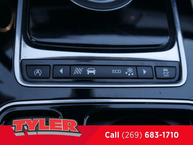 Used 2017 Jaguar XF Premium image 32