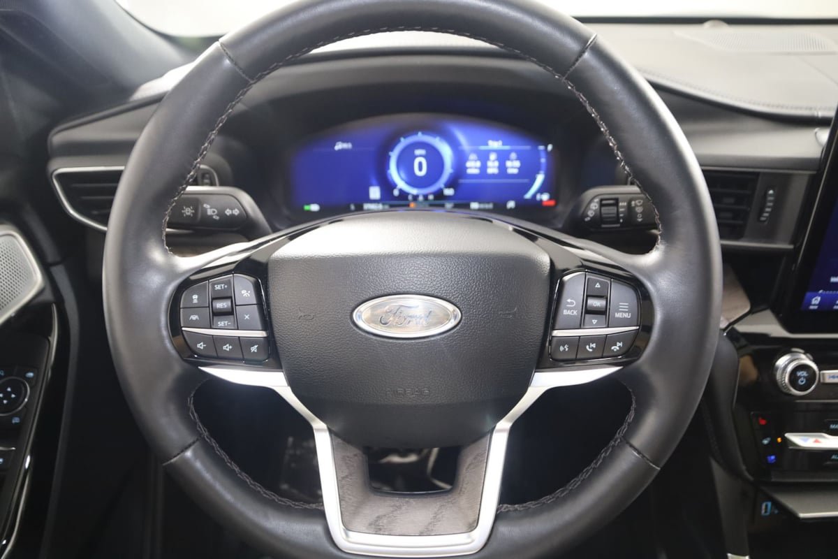 Used 2022 Ford Explorer Platinum w/ Equipment Group 601A AWD/4WD image 40