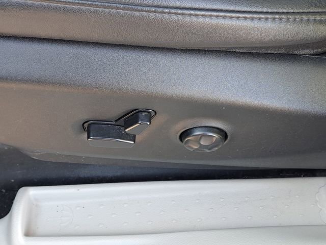 Used 2024 Chrysler Pacifica Touring-L image 8