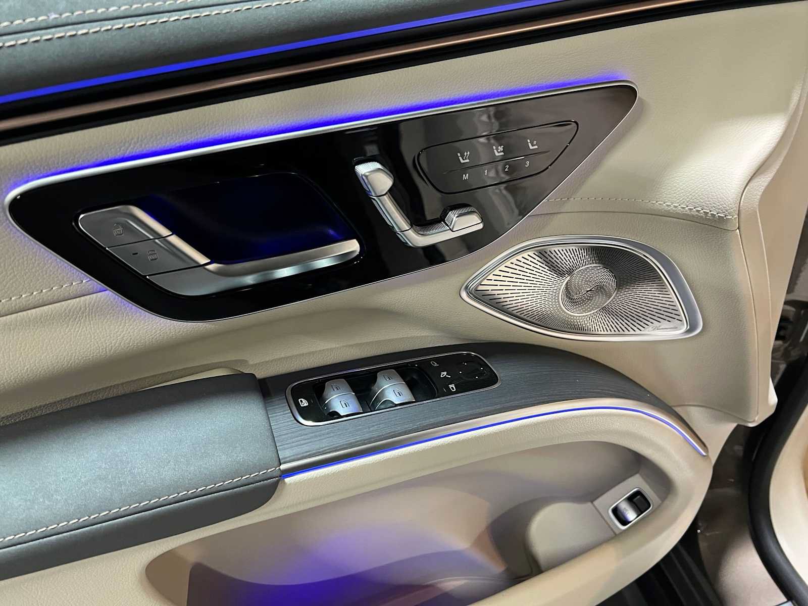 New 2026 Mercedes-Benz EQS 400 4MATIC SUV image 22