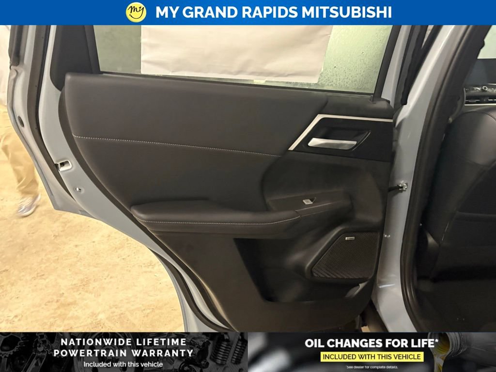 New 2026 Mitsubishi Outlander AWD image 11