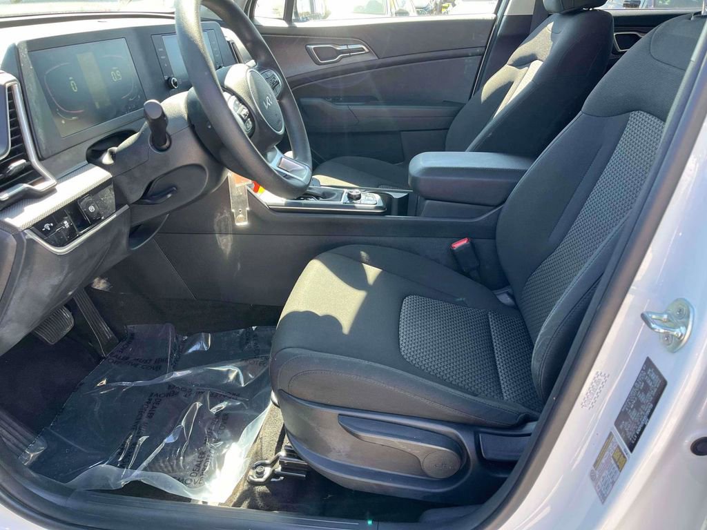 Used 2025 Kia Sportage LX image 16