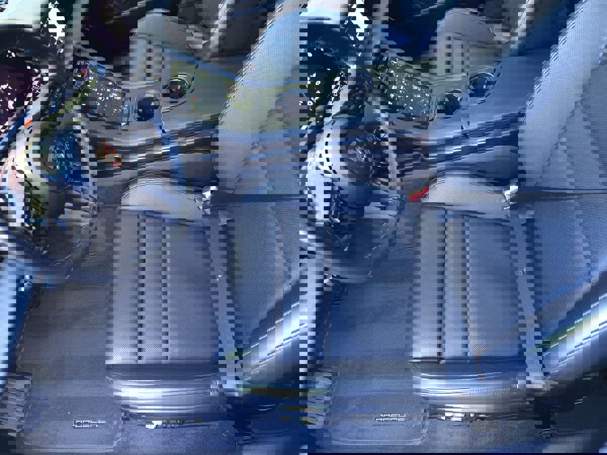 Used 2023 Porsche Taycan image 12