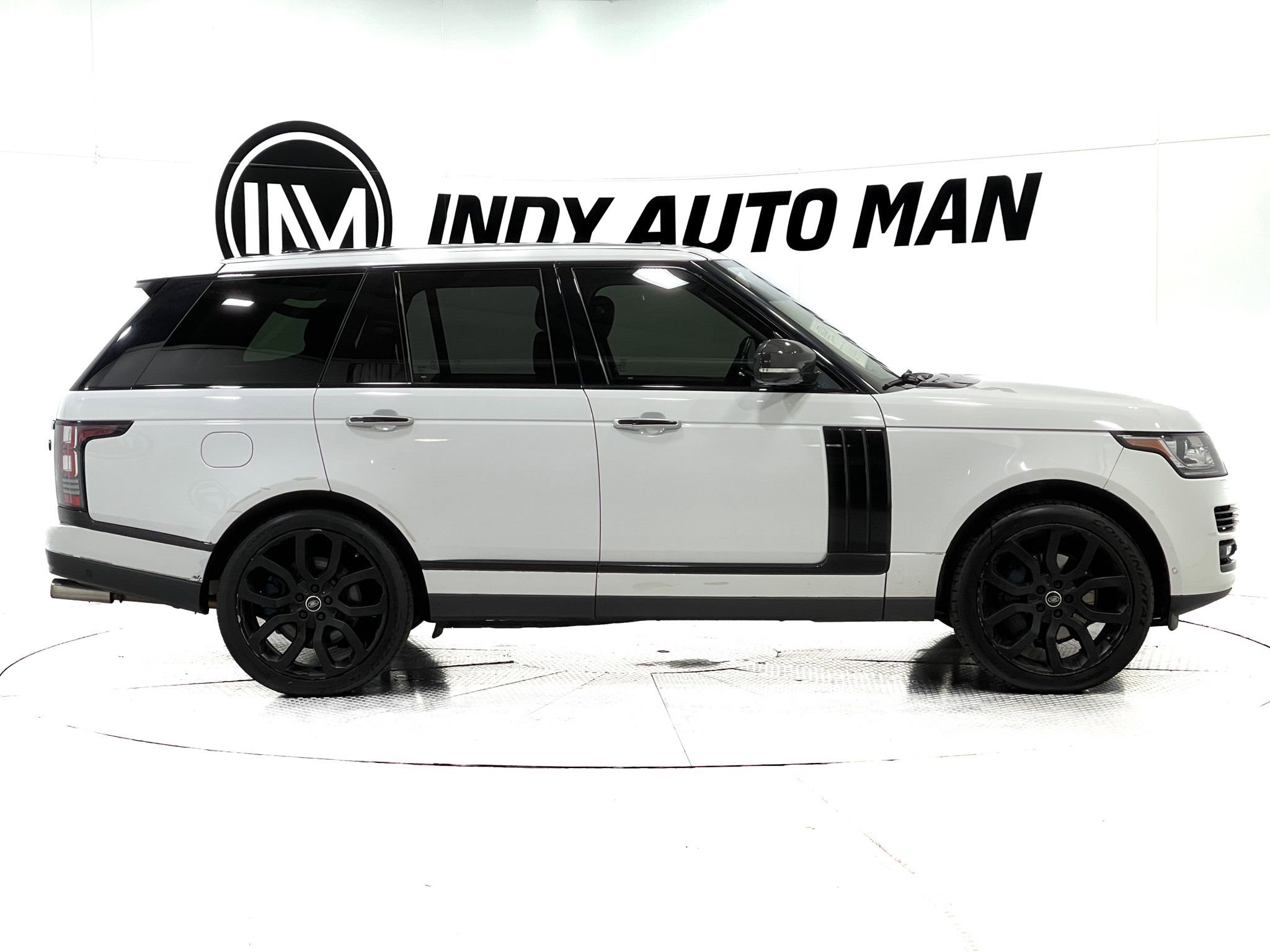 Used 2015 Land Rover Range Rover Supercharged AWD/4WD image 3