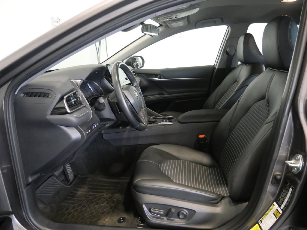 Used 2023 Toyota Camry SE w/ Cold Weather Package FWD image 15