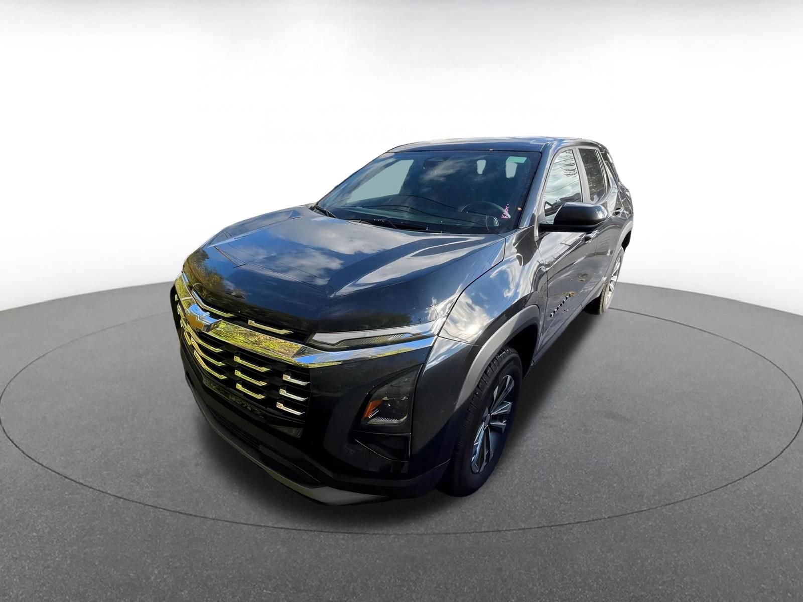 Used 2025 Chevrolet Equinox LT image 3