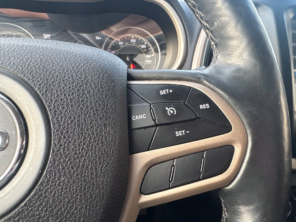 Used 2017 Jeep Cherokee Limited AWD/4WD image 15