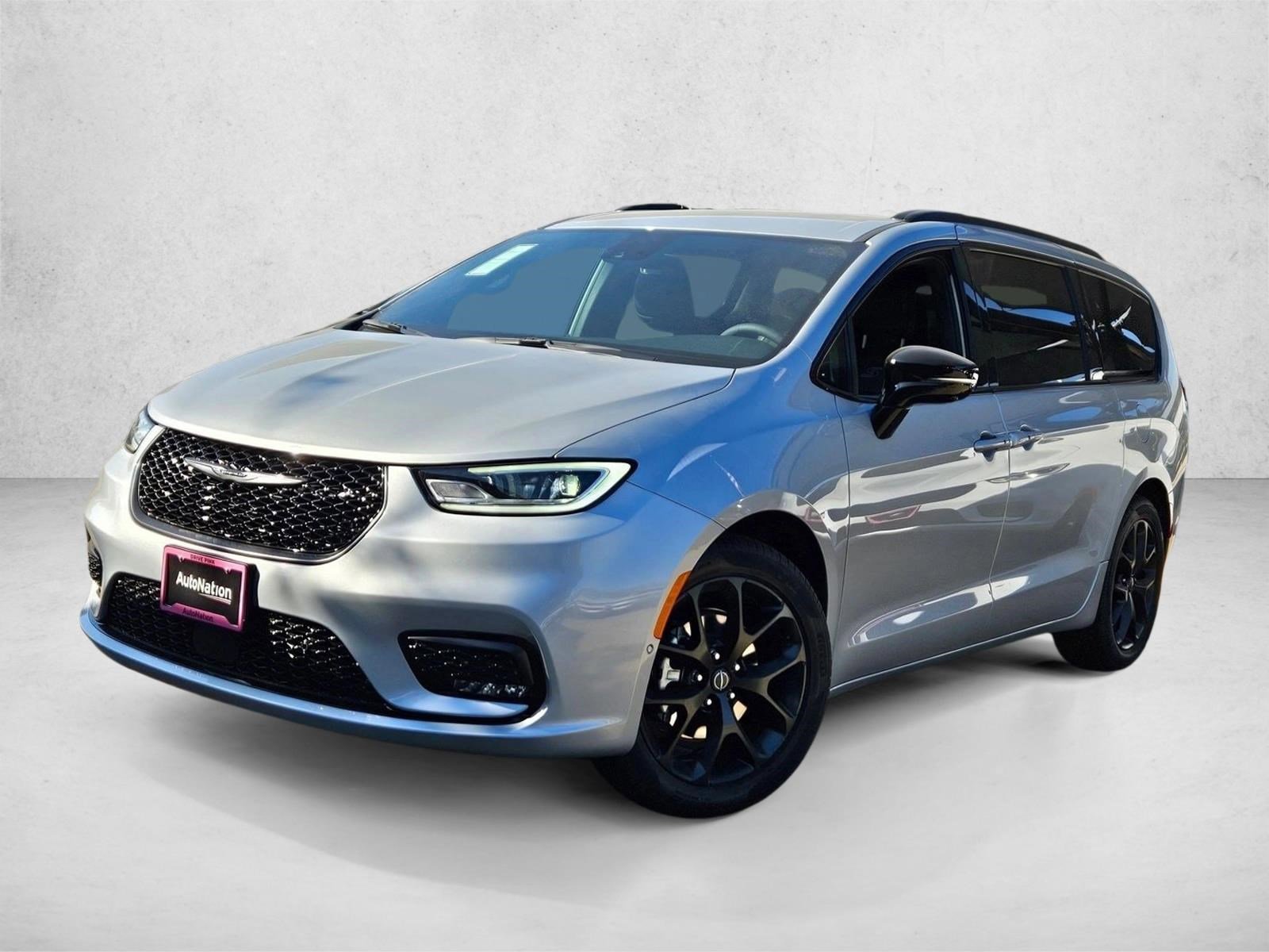 New 2026 Chrysler Pacifica Select w/ S Appearance Package FWD image 1
