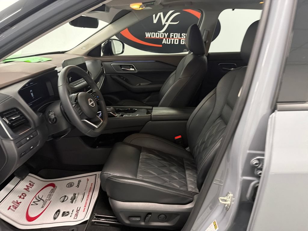 Used 2023 Nissan Rogue Platinum w/ Platinum Premium Package FWD image 11