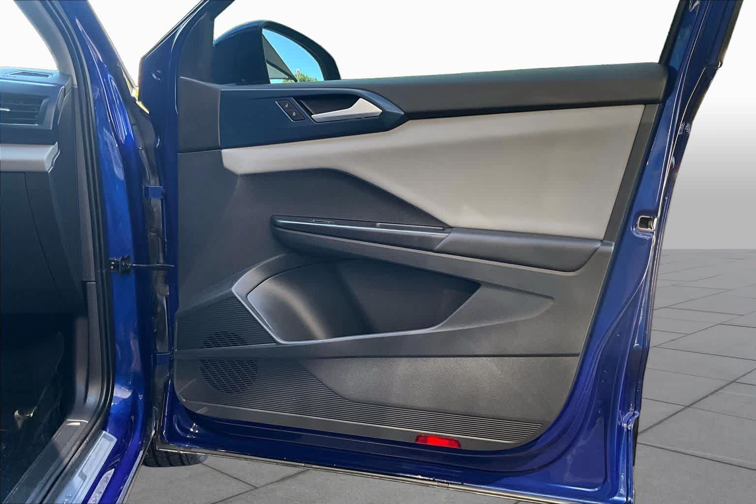 Certified 2023 Volkswagen Taos SE FWD image 23